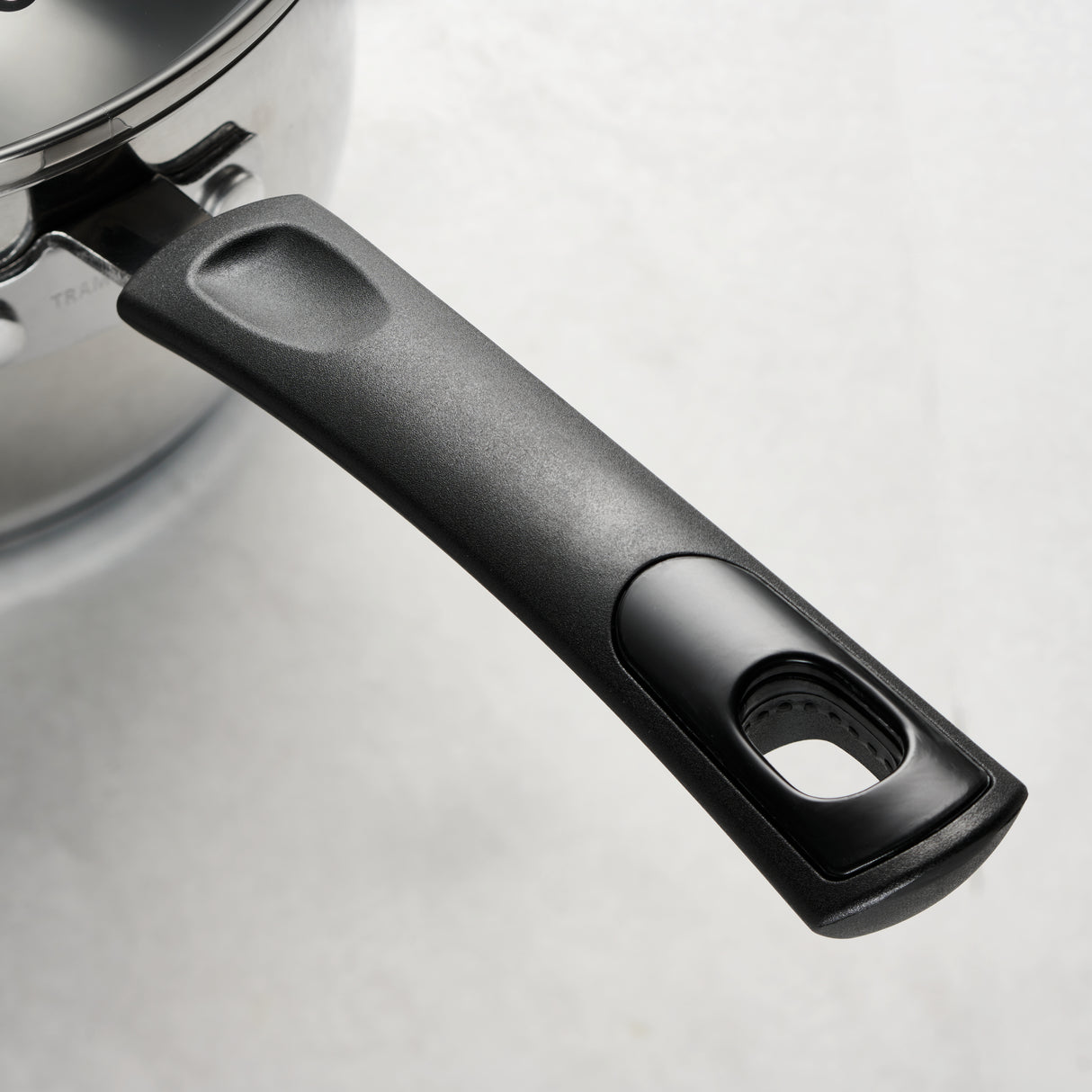 80154/072CA - ENSEMBLE DE CUISINE 14 PIÈCES - BASE TRIPLE EN ACIER INOXYDABLE - YUMA - EVERYDAY