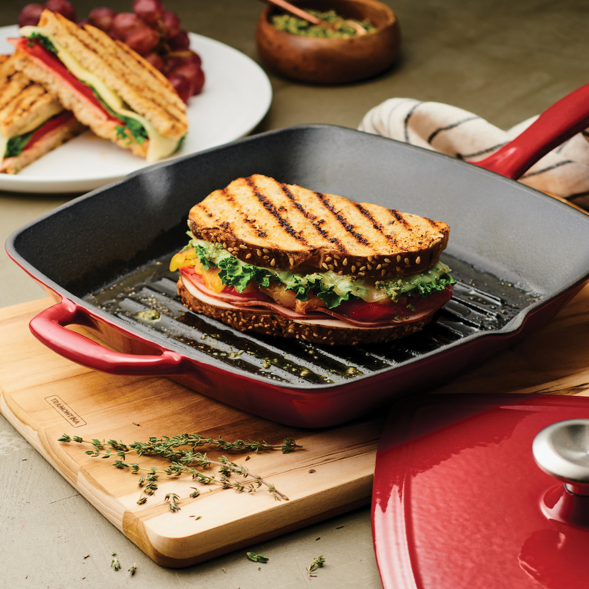 Bestow 11 in Enameled Cast-Iron Grill Pan with Press - Gradated Red