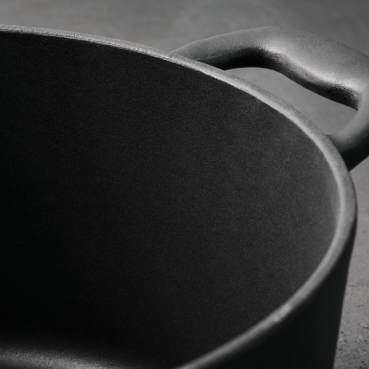 Bestow 5.5 Quart Enameled Cast Iron Covered Round Dutch Oven