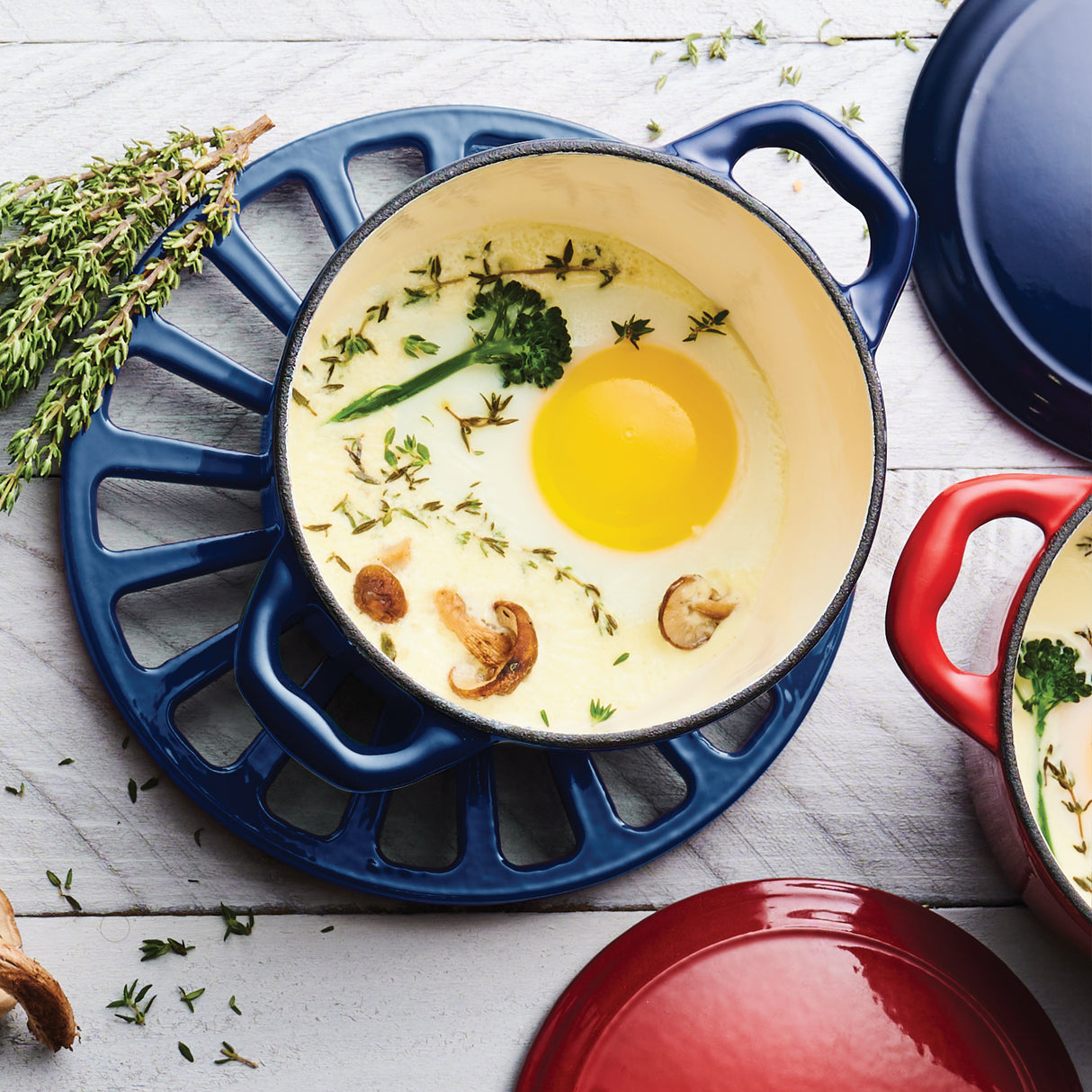 Bestow 7 in Enameled Cast-Iron Round Trivet - Gradated Cobalt