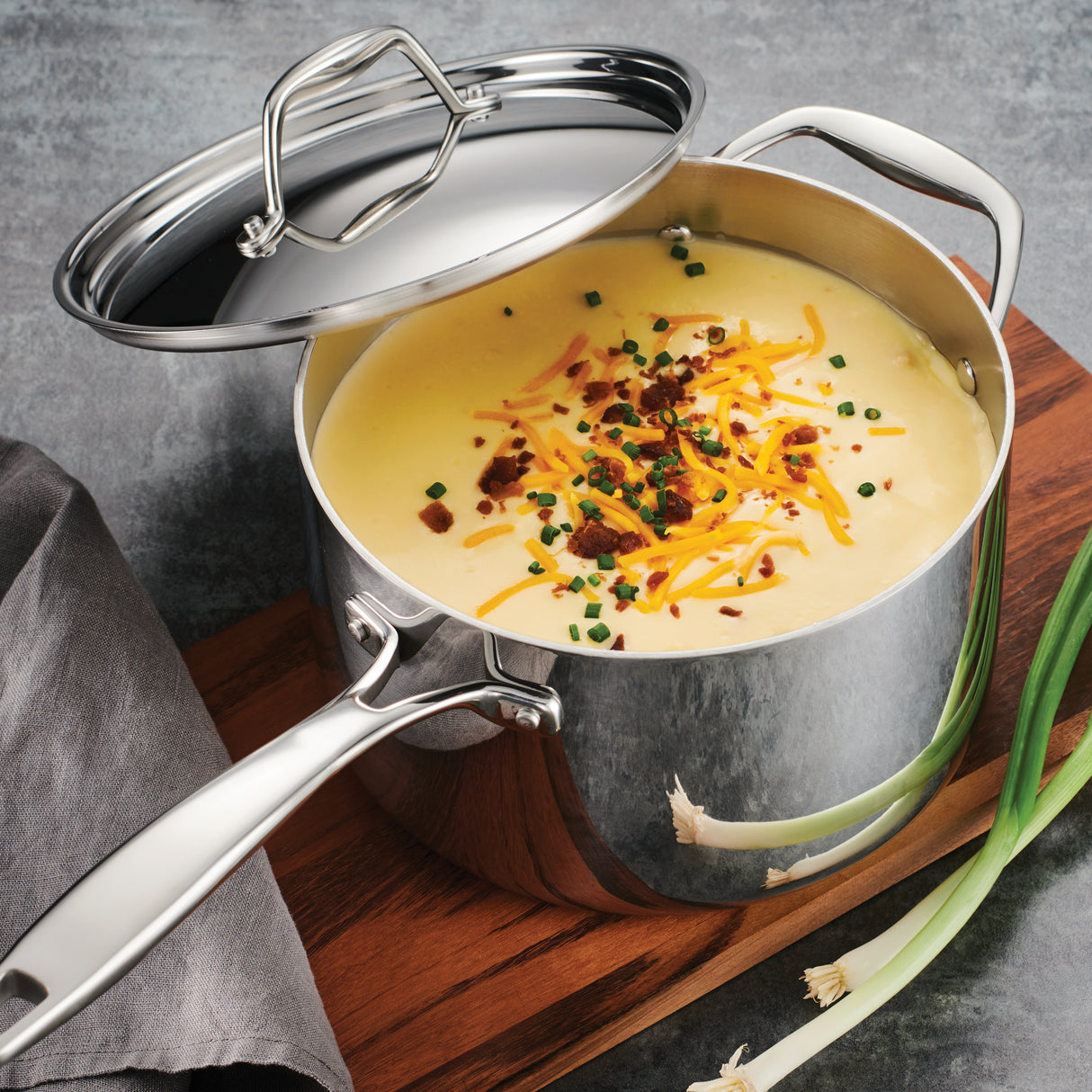 Casserole avec couvercle en acier inoxydable à triple revêtement Signature