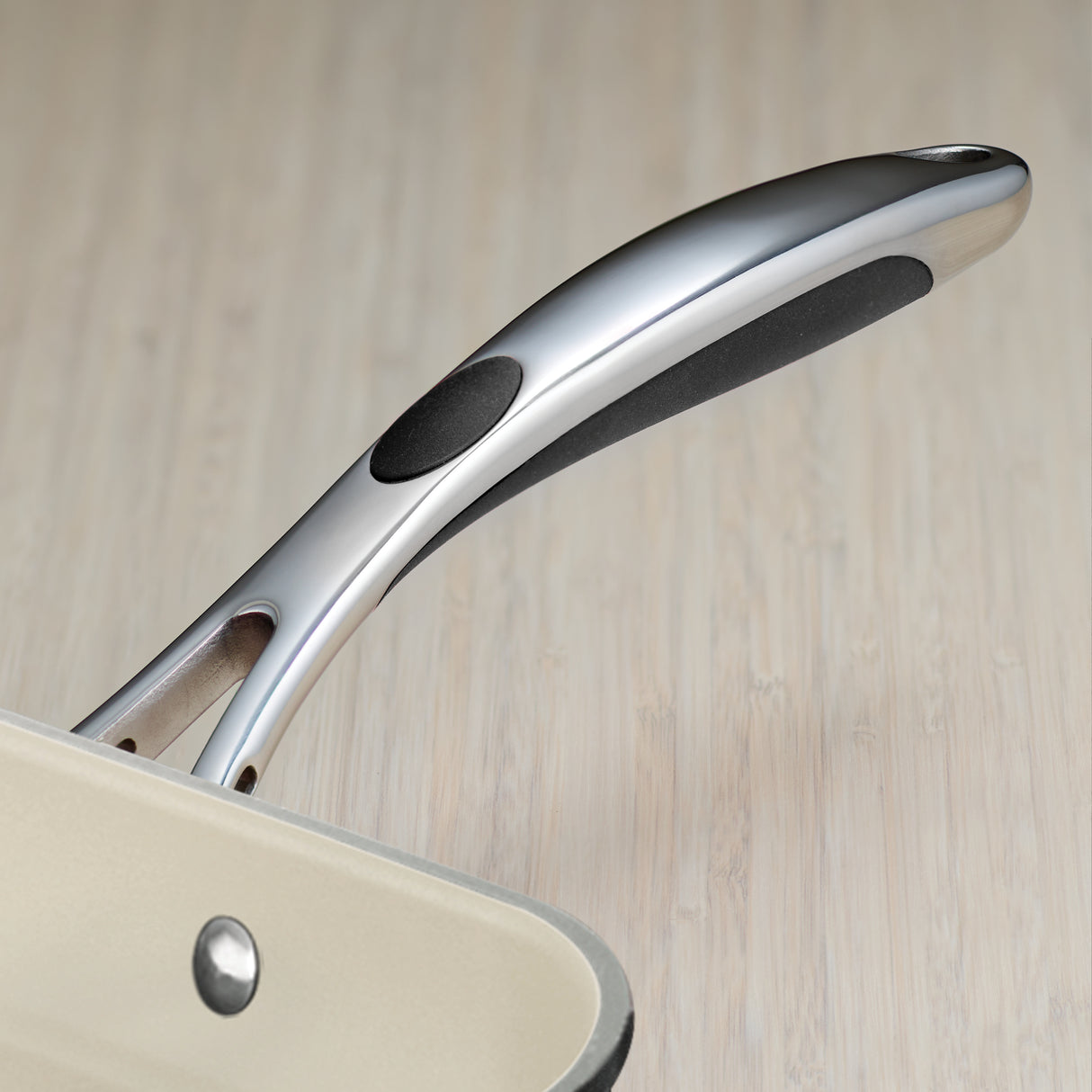 11 in Ceramic Square Grill Pan - Black